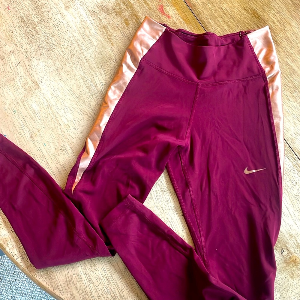 Like new NIKE women’s running leggings